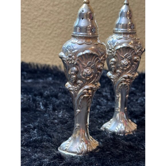 Vintage Oneida Ltd Silver Plated Ornate Salt & Pepper Shakers Floral Design 5.5" - Picture 2 of 7